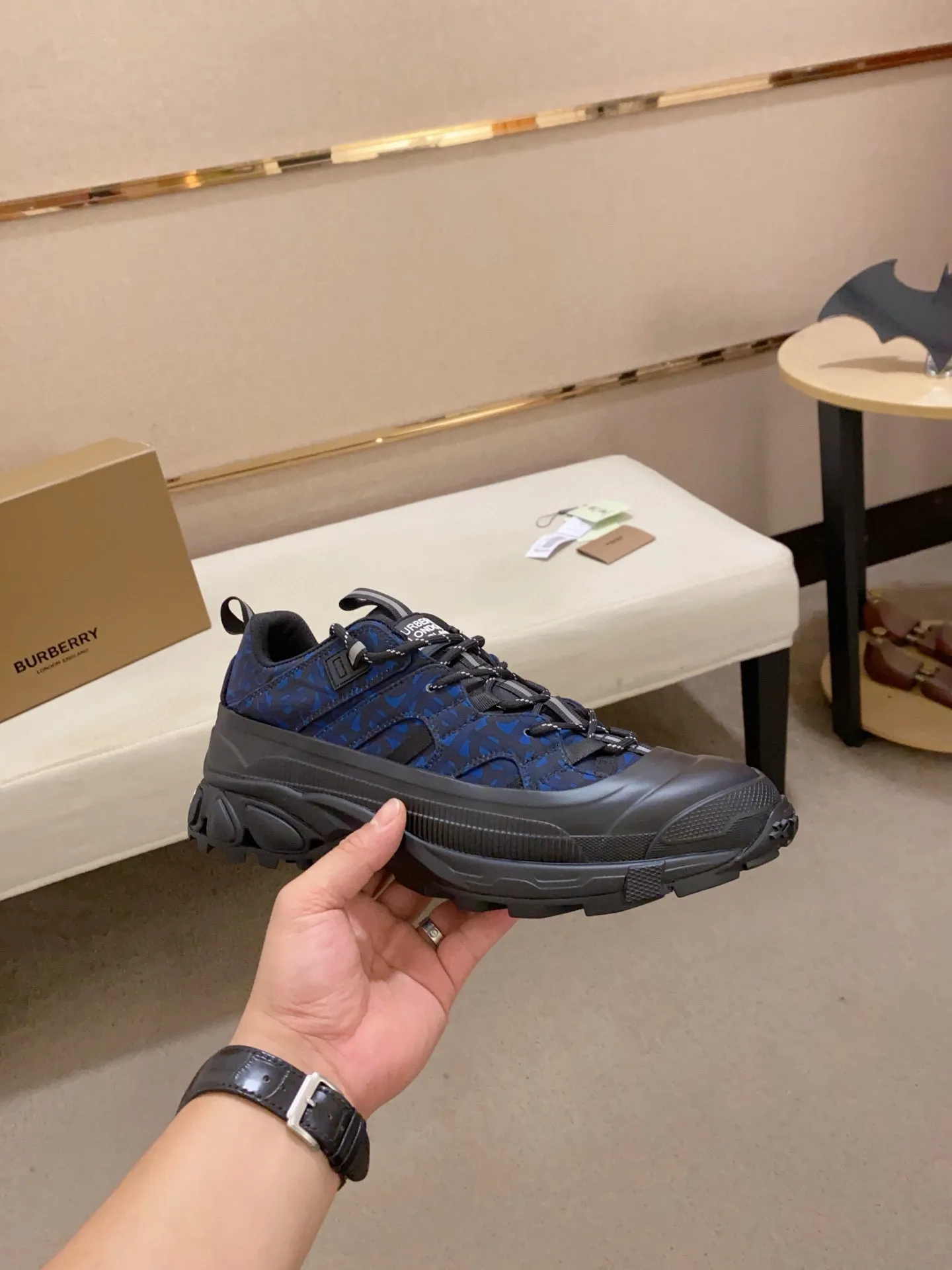 Men's shoes 💰: 640💰🇮🇹🇮🇹BURBERRY's top purchasing agents are available simultaneously at the counter. 🔍🔍Synchronized sales. Positive code number: 38-46. Italian imported cowhide, fully imported sheepskin lining, sole: original sole provided by the original factory, exclusive movable molded sole, super comfortable, original factory follow-up goods, 🔍🔍high quality, you can enter and exit the counter at will, welcome to compare